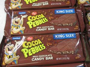 lot 253 image: (B-1) 12 King Size Cocoa Pebbles Ca...