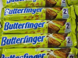 lot 260 image: (B-3) 12 2pc Butterfinger Candy Bar...