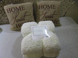 lot 277 image: (F-1) Feather Micro-Chenille Throw ...