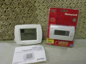 lot 293 image: (F-0) 2 Honeywell Programmable Ther...