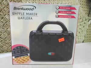lot 323 image: (BSB) Brentwood Waffle Maker ...