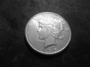 1925 S Silver Peace Dollar