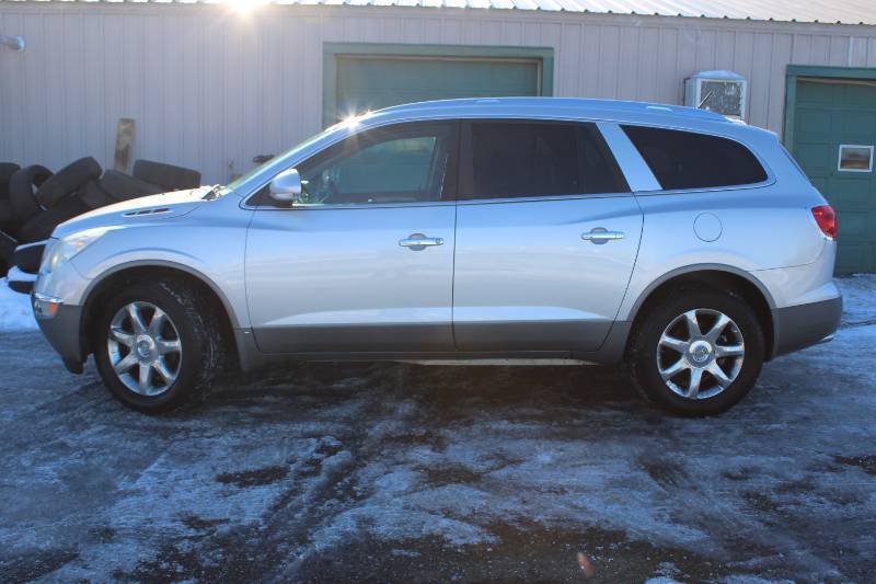 lot 9 image: 2009 Buick Encalve CXL