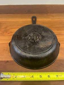 Vintage Kitchenware&nbspLodge USA 5SK Black Cast Iron Skillet Saute Pan - Length 10