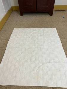 Lovely Vintage Handmade Decorative&nbspRed and White Checkered Geometric Patterned Quilt
