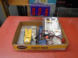 lot 5 image: Flat of electronic fluke pro3000 analog tone & probe set & speary ET64220 wire tracer transmitter that is missing receiver. As shown.