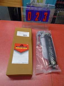 lot 23 image: New Pistol Grip grease gun. 5000 psi 14 oz tube. As shown.