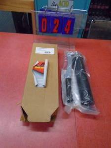 lot 24 image: New lever action 10000 psi grease gun. 14 oz tube. As shown.