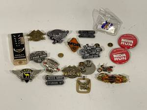 lot 39 image: Assorted Pins