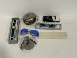 lot 53 image: Assorted Vintage Items