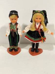 lot 45 image: Hansel and Gretel Figures