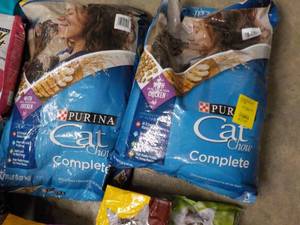 2 Bags Purina Cat Chow...