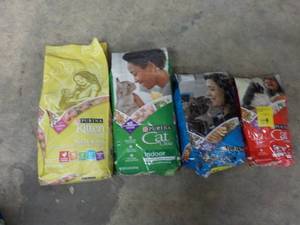 4 Bags Purina Cat Food...