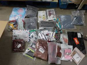 New Clothing Lot, Swimsuits, Top an...