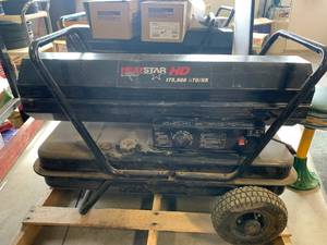 lot 56 image: Heat Star HD 175,000 Btu Hs175KT Forced Air Kerosene Heater (Needs Workparts)
