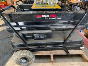 lot 61 image: Heat Star HD 175,000 HS175KT Kerosene Forced Air Heater (needs workparts)