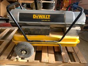 lot 62 image: DeWalt 190,000 BTU DXH190HD Kerosene Forced Air Heater (runs but wont fire up)