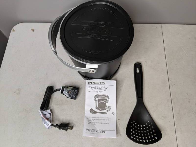 PRESTO FRY DADDY ELECTRIC DEEP FRYER & RCA 700WATTS MICROWAVE IN BOXES -  Earl's Auction Company