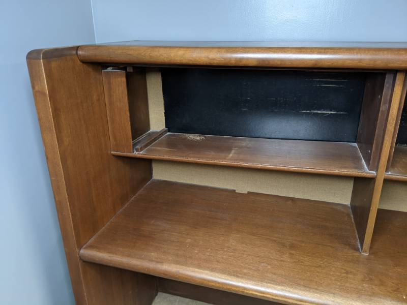 lot 476 image: Desktop Upper Storage Shelves - E