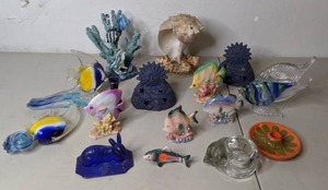 lot 559 image: Beautiful Blue Nick Nacks (Marine Life, Shells, Sun and More) - P