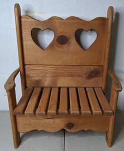 lot 554 image: Wooden Double Heart Bench - P