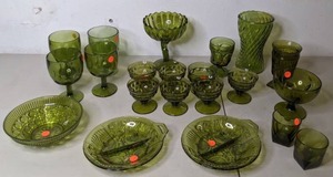 lot 557 image: Gorgeous Green Glassware Collection - P