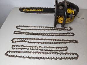 lot 582 image: Vintage McCulloch MAC 140 Chainsaw with 16 Bar Plus 5 Extra Chainsaw Chains - P