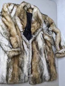 lot 576 image: Vintage Hillmoor New York Faux Fur Coat - P