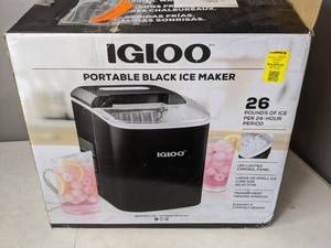 lot 137 image: Igloo 26-Pound Automatic Portable Countertop Ice Maker Machine - N