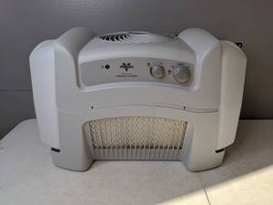 lot 189 image: Vornado Evaporative Humidifier - N