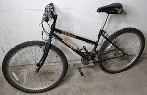 lot 375 image: Specialized Hardrock Bicycle - P
