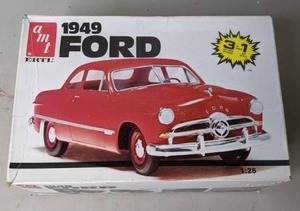 lot 204 image: NEW AMT ERTL 1949 Ford 125 Model - D