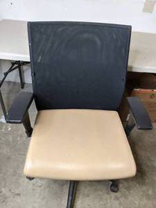 lot 107 image: Mesh Back Office Chair with Fixed Arms - N