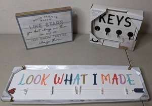 lot 276 image: Lot of Fun Home Decor Signs & Key Hooks - N