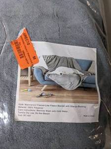 lot 237 image: PetMaker Pet Pal Waterproof Pet Blanket - N