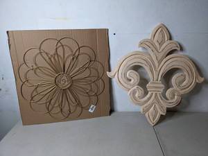 lot 244 image: Gold Wire Flower and Fleur-De-Lis Wall Decor - N