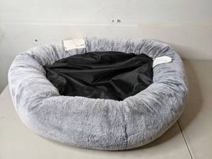 lot 246 image: Koolaburra by UGG Furr-EE Round Faux Fur Pet Bed - N