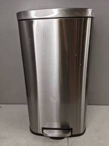 lot 52 image: iTouchless SoftStep 8 Gallon Step Pedal Trash Can - N