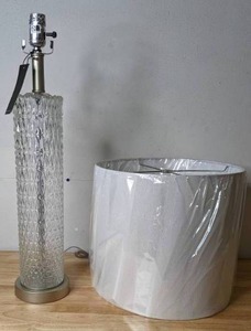 lot 271 image: Style Craft Glass Lamp and Shade - N