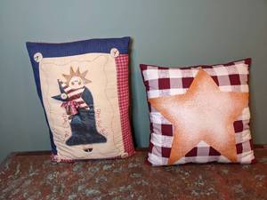lot 312 image: Liberty & Star Pillow - W