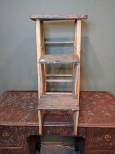 lot 318 image: Unique Old Step Stool - W