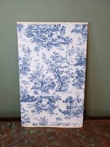lot 322 image: Beautiful Blue & White Designed Hamper - W