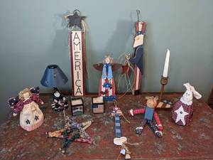 lot 323 image: Variety of Patriotic Items. Candles, Angels Etc. - W