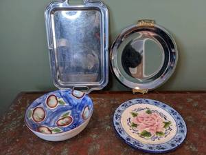 lot 324 image: Serving Trays, Flowered Plate & Apple Bowl - W