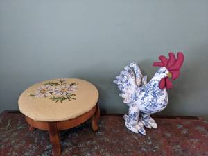 lot 325 image: Flowered Foot Stool & Blue & White Stuffed Rooster - W