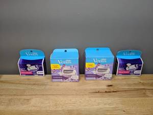 lot 42 image: 20 Brand New Gillette Venus Freesia Comfortglide & 8 Swirl and Pearl Deluxe Smooth Shaving Blades - T
