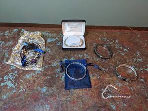 lot 338 image: Six Bracelets - W