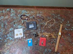 lot 340 image: Jewlery Pins, Bracelets, Watch Etc. - W