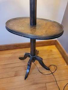 lot 33 image: Traditional Table Lamp
