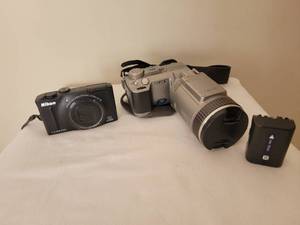 lot 112 image: Sony DSC-F707 Video Camera